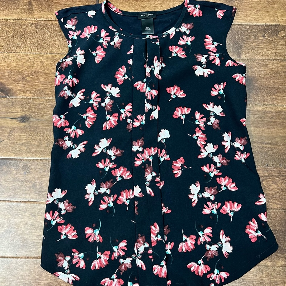 Ann Taylor XXSP Sleeveless Navy Floral Shirt